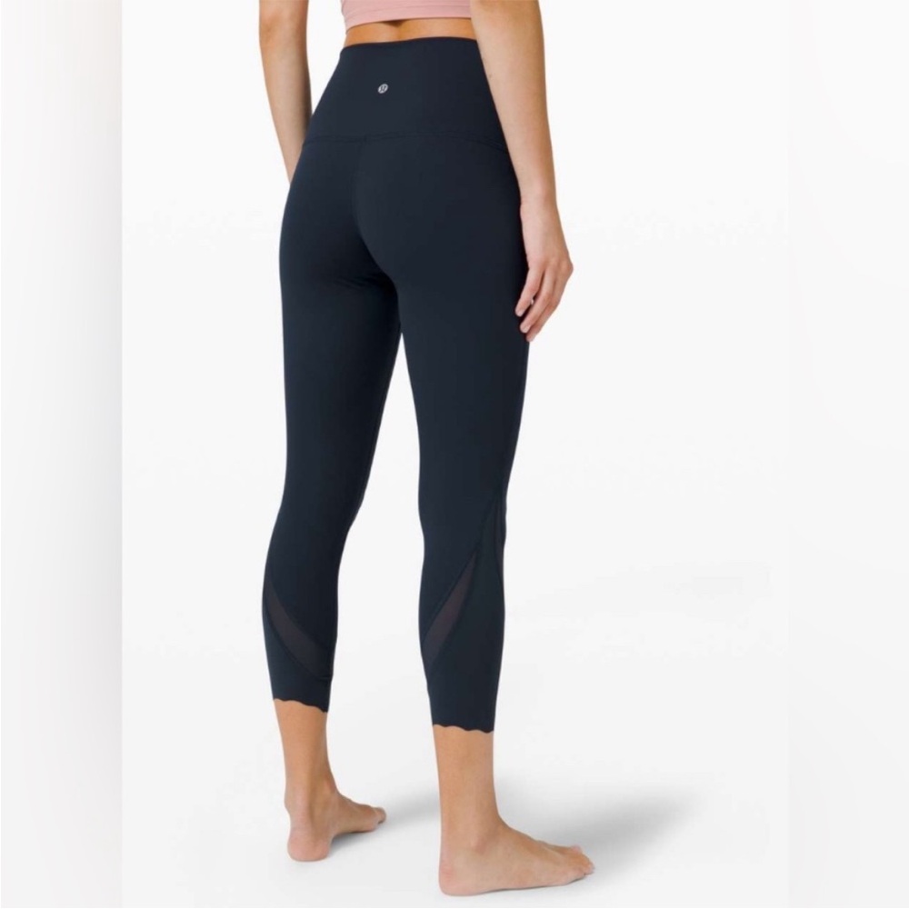 Lululemon Wunder Under Scalloped Hem High-Rise Crop 23” Luxtreme in Navy